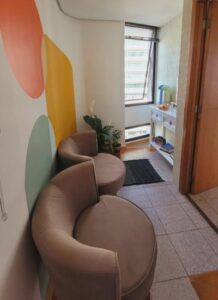 Sala de espereda em consultório de psicologia